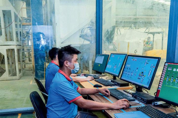 Tại công trình