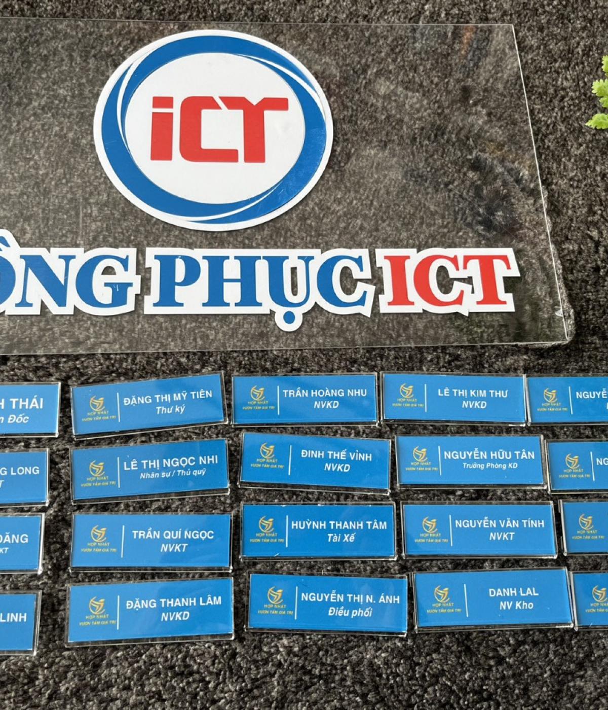 Bảng tên nhân viên