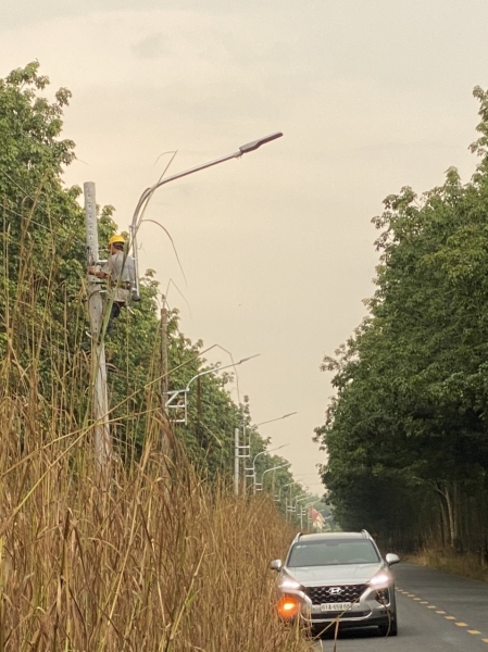 Đèn chiếu sáng - Thi Công Trạm Biến áp Phú Minh An - Công Ty TNHH Tư Vấn Xây Dựng Phú Minh An