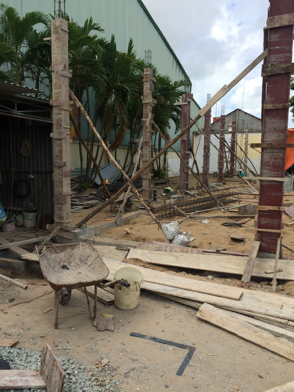 Thi công công trình nhà xưởng