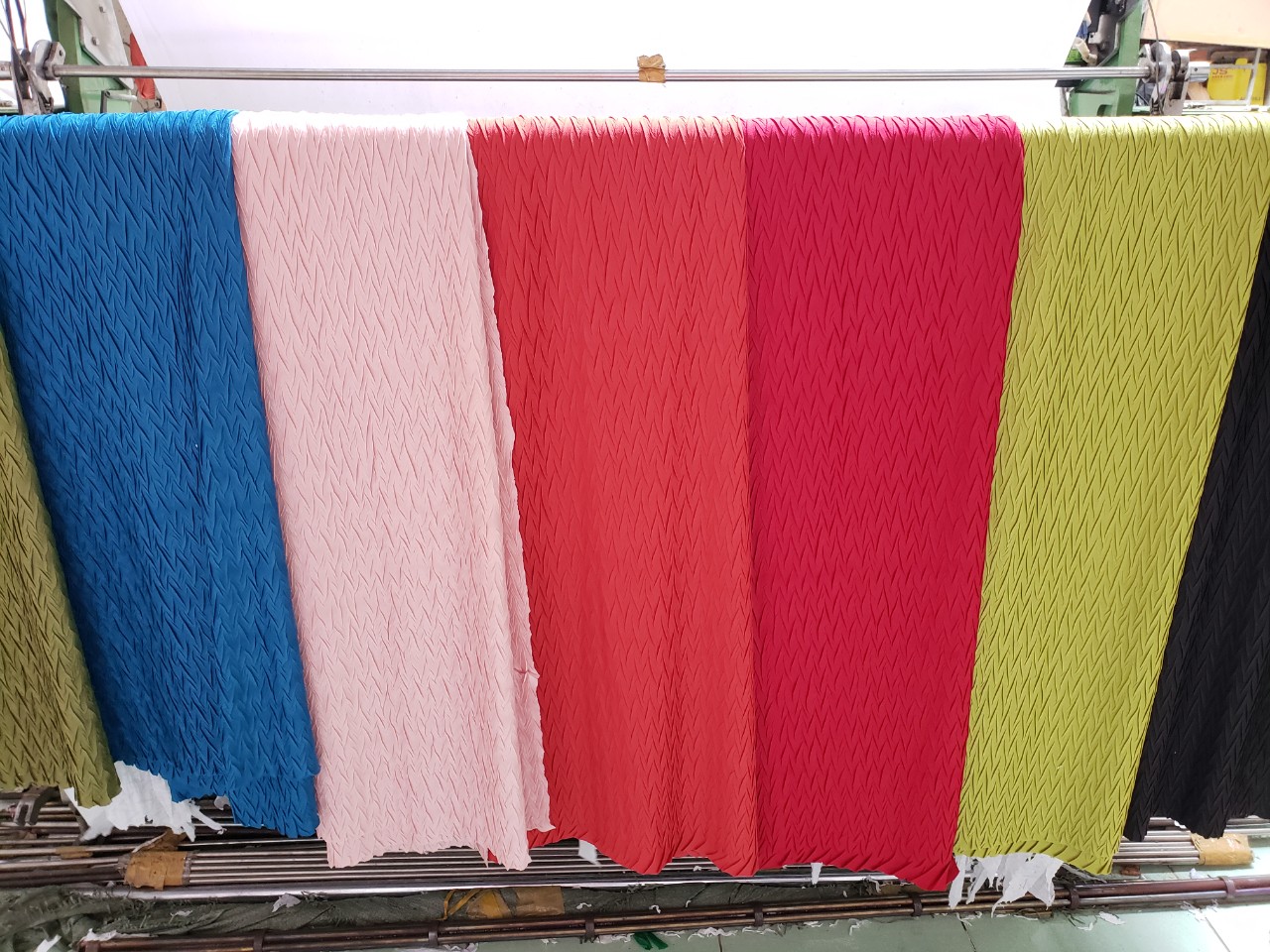 Dập ly trên vải - Xếp Ly Vải Phú Vinh - Công Ty TNHH Thương Mại Dịch Vụ Phú Vinh