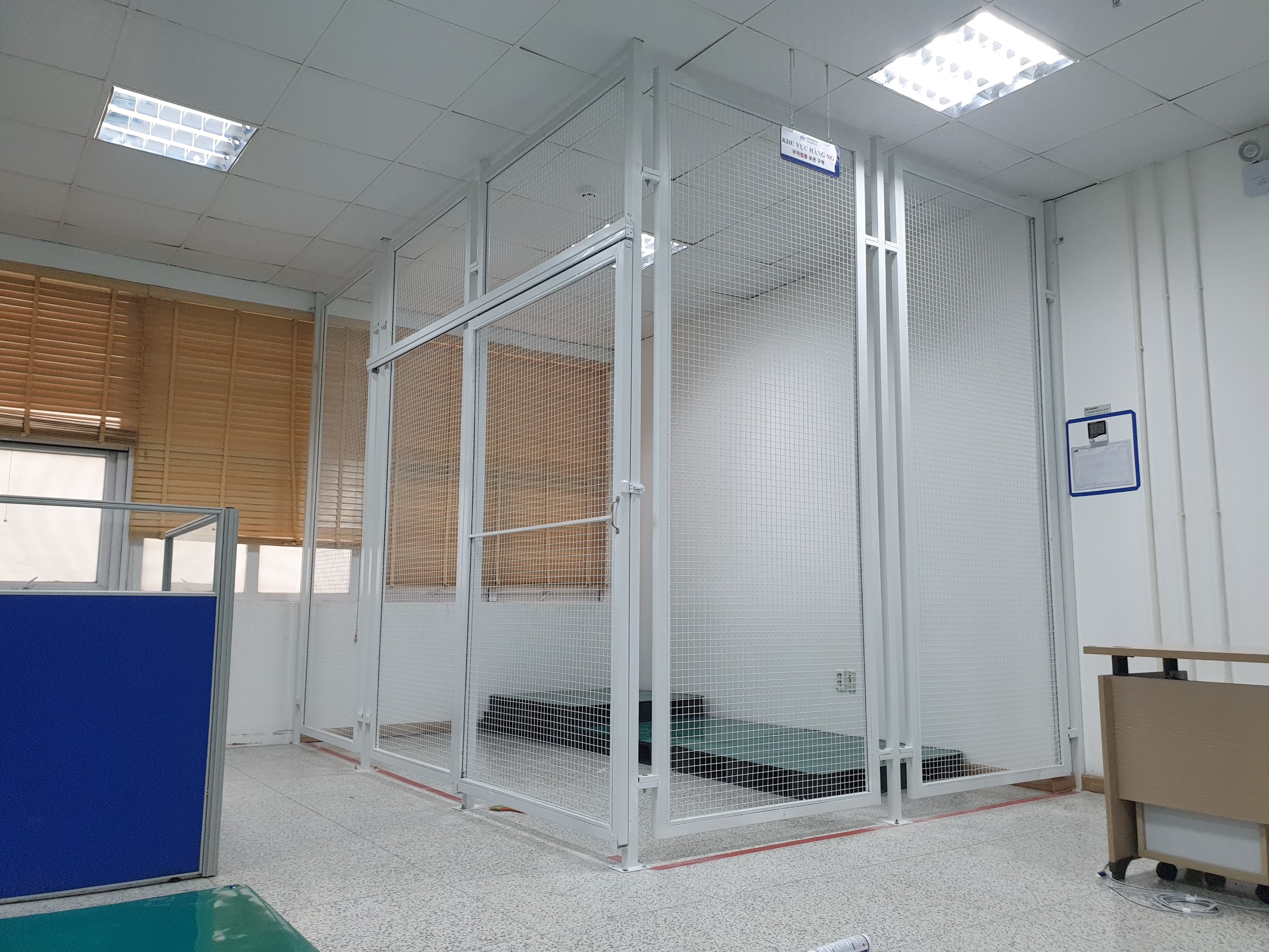 Khung lưới quây kho