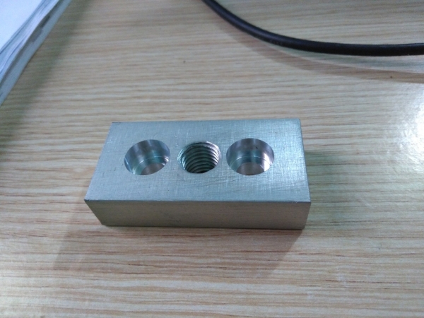 Mặt bích chân tăng chỉnh