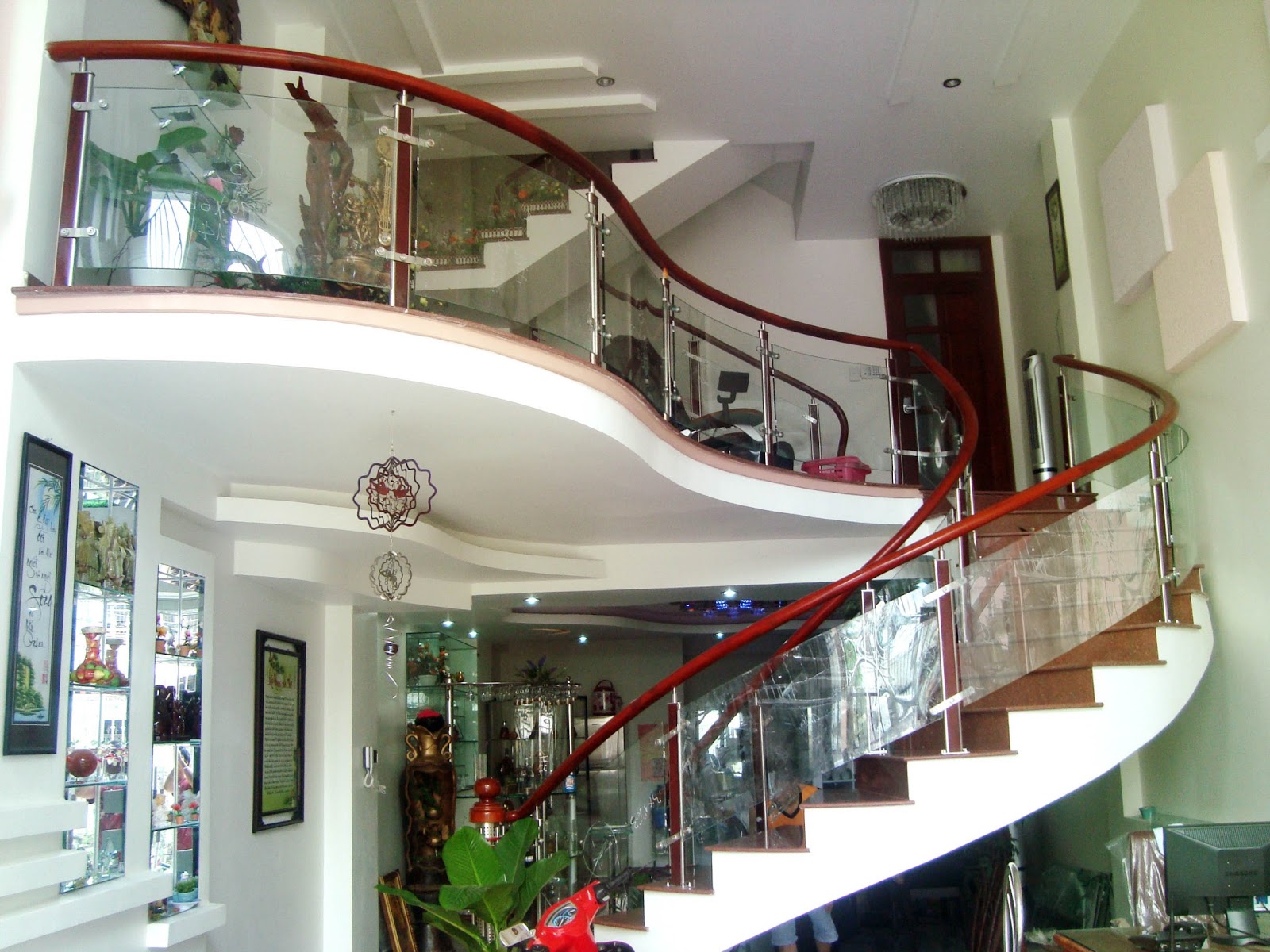 Cầu thang kính