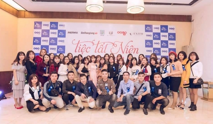 Tiệc tất niên tại công ty - Công Ty Cổ Phần Dịch Vụ Viễn Thông DTH