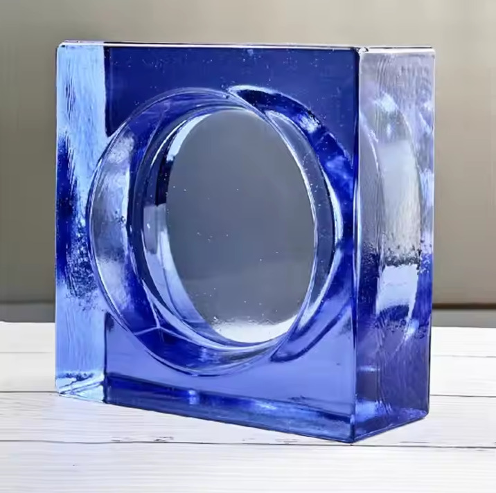 Gạch kính mặt trời vuông màu xanh lam - Nhôm Kính Âu Việt - Công Ty CP Đầu Tư Và Thương Mại Âu Việt