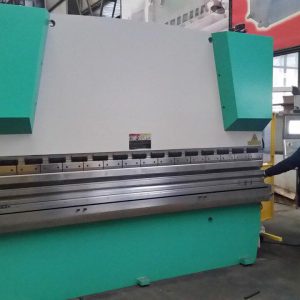Máy cắt tôn thuỷ lực