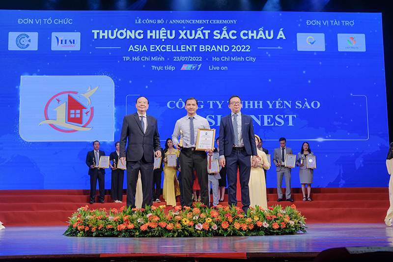 Đại diện công ty dự lễ công bố - thương hiệu xuất sắc Châu á - Yến Sào Asiannest - Công Ty TNHH Yến Sào Asiannest