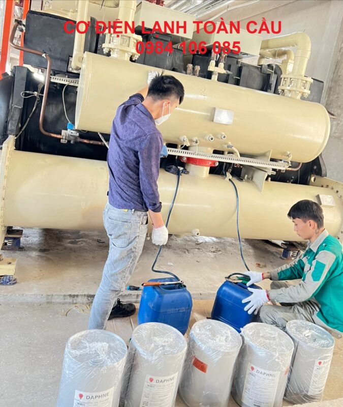 Thay dầu máy nén Chiller tại hiện trường