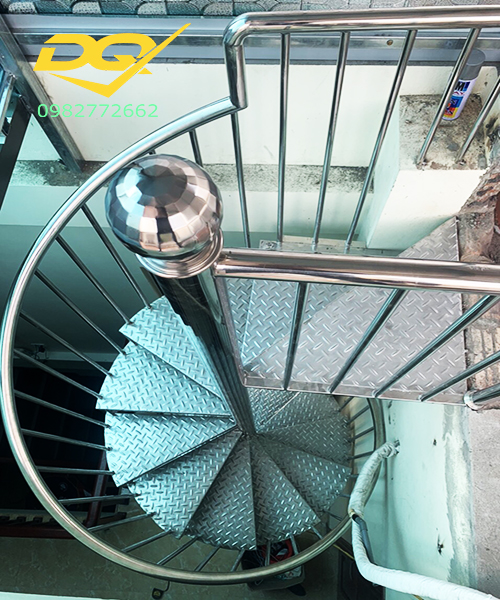 Cầu thang xoắn inox