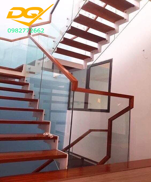 Cầu thang xương cá bằng gỗ