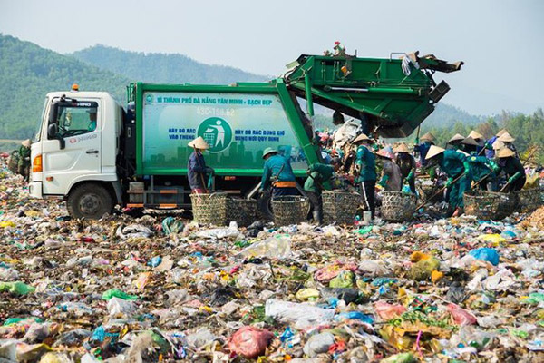 Thu gom rác thải - Chi Nhánh - Công Ty TNHH Môi Trường Sông Công