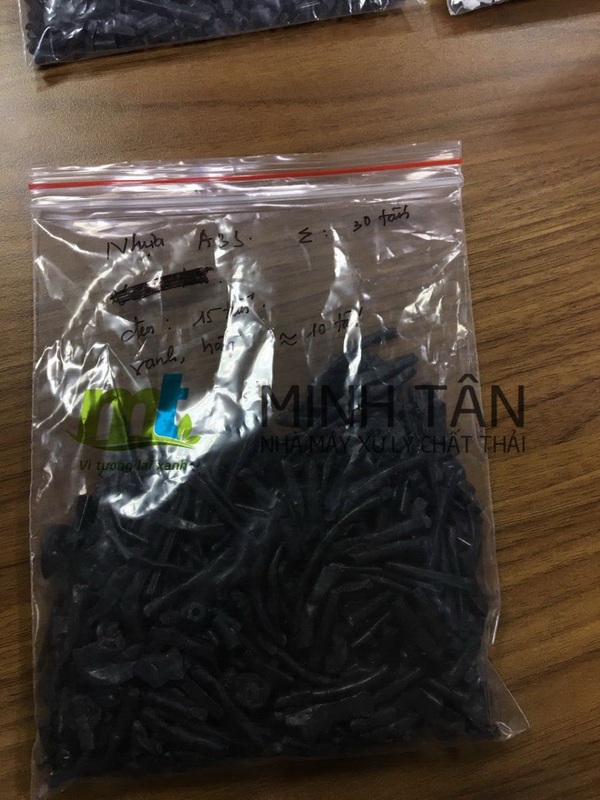 Thu gom & tái chế phế liệu - Xử Lý Chất Thải Minh Tân - Công Ty Cổ Phần Thương Mại Và Dịch Vụ Kho Vận Phú Hưng