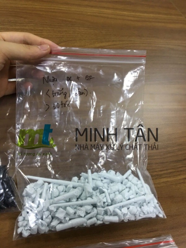 Thu gom & tái chế phế liệu - Xử Lý Chất Thải Minh Tân - Công Ty Cổ Phần Thương Mại Và Dịch Vụ Kho Vận Phú Hưng