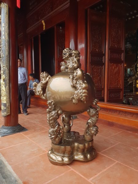 Đỉnh thất lân vờn cầu