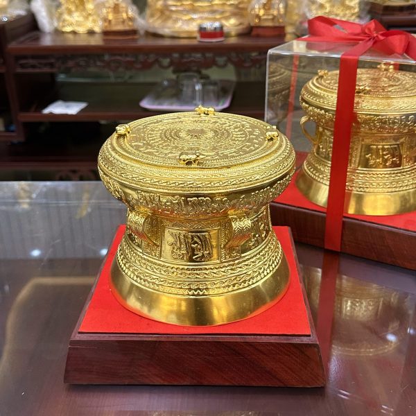 Quả trống đồng mạ vàng