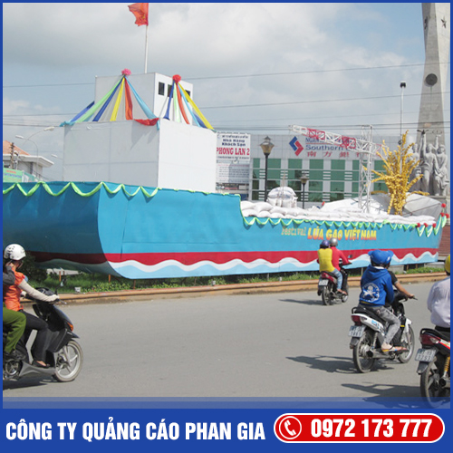 Trang trí đường phố - Bảng Hiệu Quảng Cáo Phan Gia - Công Ty TNHH Thương Mại Dịch Vụ Quảng Cáo Phan Gia