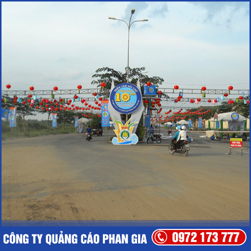 Trang trí đường phố - Bảng Hiệu Quảng Cáo Phan Gia - Công Ty TNHH Thương Mại Dịch Vụ Quảng Cáo Phan Gia