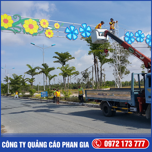 Trang trí đường phố - Bảng Hiệu Quảng Cáo Phan Gia - Công Ty TNHH Thương Mại Dịch Vụ Quảng Cáo Phan Gia