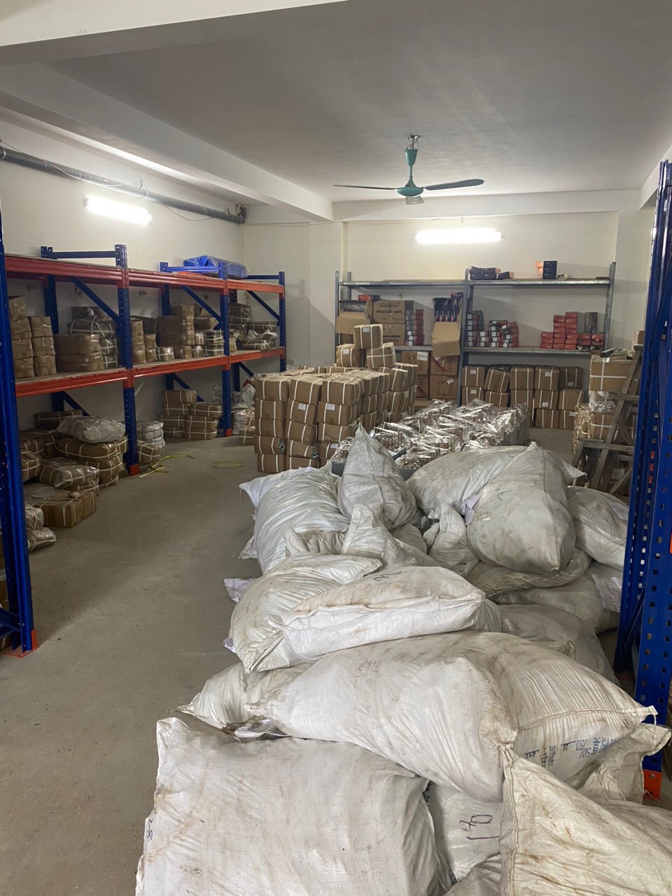 Kho hàng công ty Trang Linh - Thiết Bị Thủy Lực Trang Linh - Công Ty TNHH Đầu Tư Thương Mại Và Sản Xuất Trang Linh