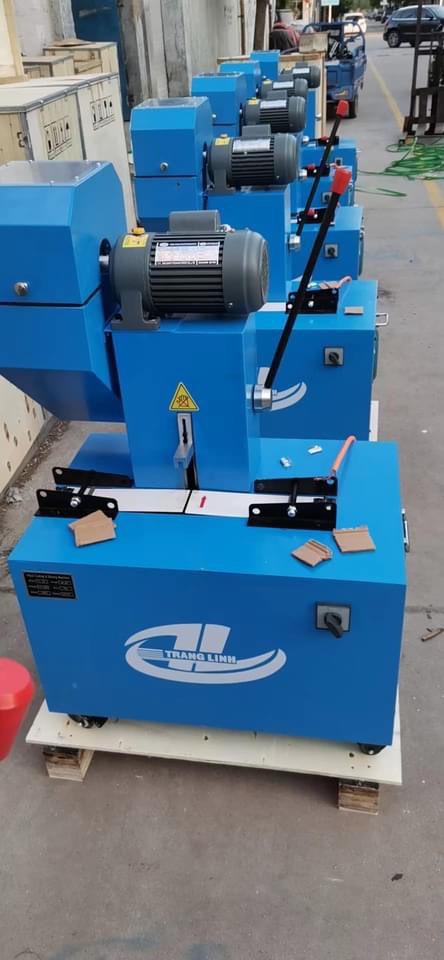 Máy cắt gọt có hút mùi - Thiết Bị Thủy Lực Trang Linh - Công Ty TNHH Đầu Tư Thương Mại Và Sản Xuất Trang Linh
