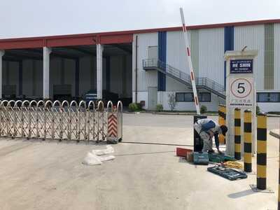 Barrier tại khu công nghiệp - Cửa Cổng Tự Động Golden Việt - Công Ty Cổ Phần Golden Việt