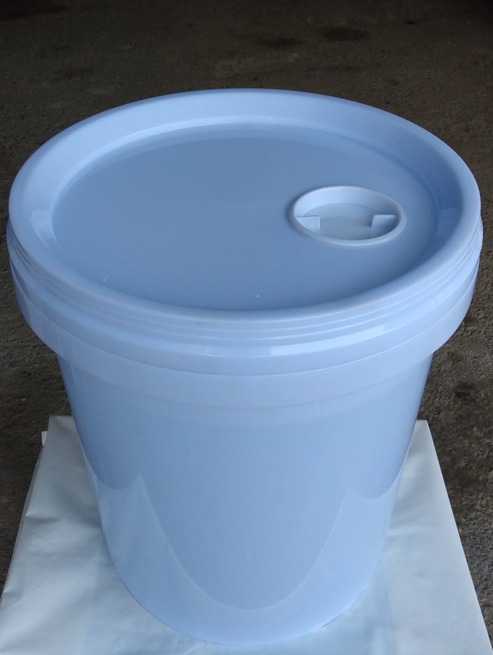 Thùng 18L nắp mới
