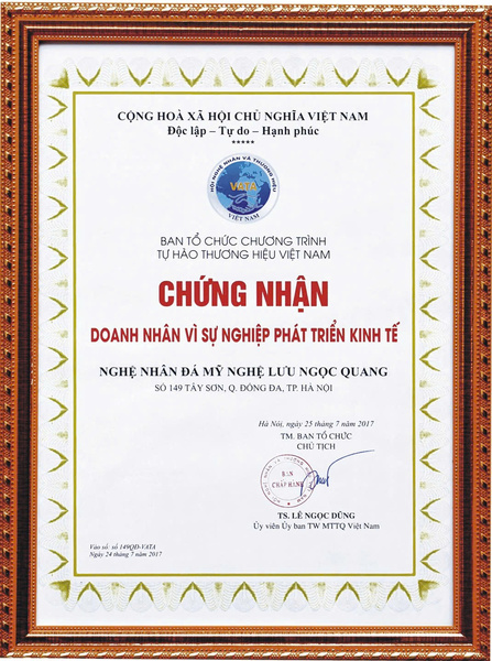 Chứng nhận doanh nhân vì sự phát triển kinh tế - Đá Mỹ Nghệ Ngọc Quang - Công Ty TNHH Đá Mỹ Nghệ Ngọc Quang