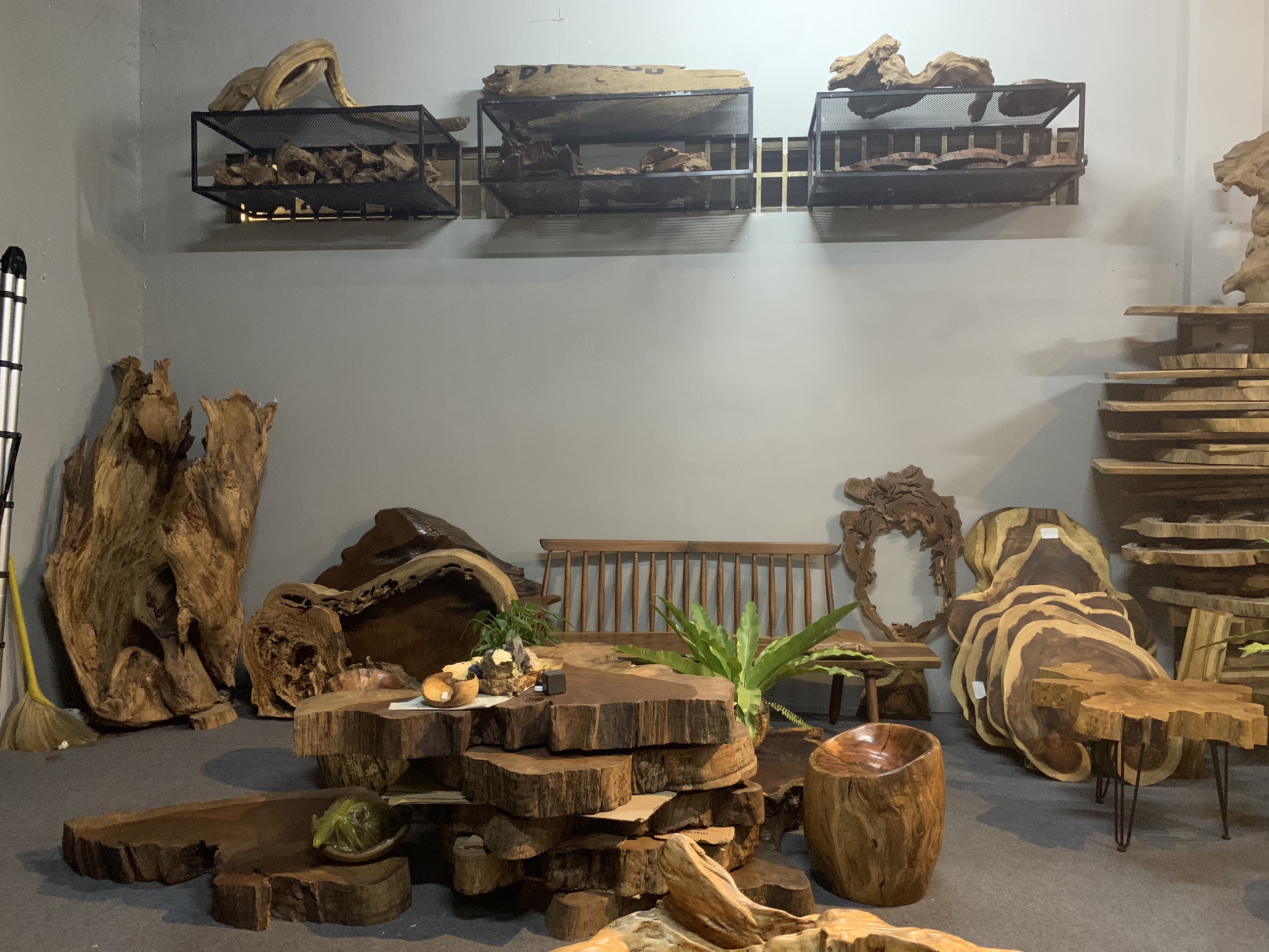 Bàn gỗ trang trí nội thất - Công Ty TNHH Thiết Kế Nội Thất FURNIWOOD