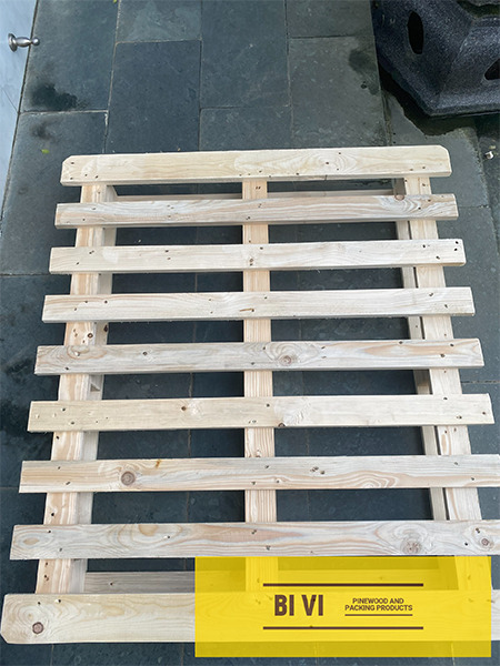 Pallet gỗ 4 hướng nâng