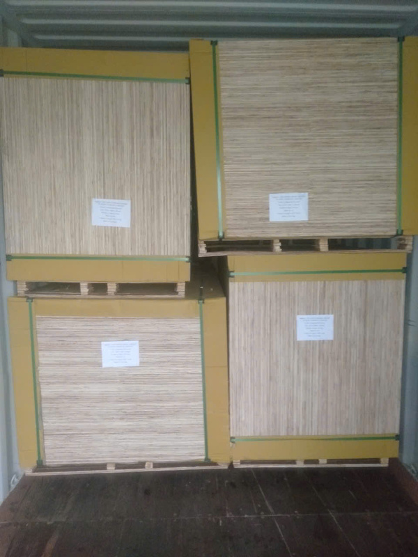 Hình ảnh đóng Container - Ván ép Kinh Bắc - Công Ty TNHH Đầu Tư Thương Mại Xuất Nhập Khẩu Kinh Bắc