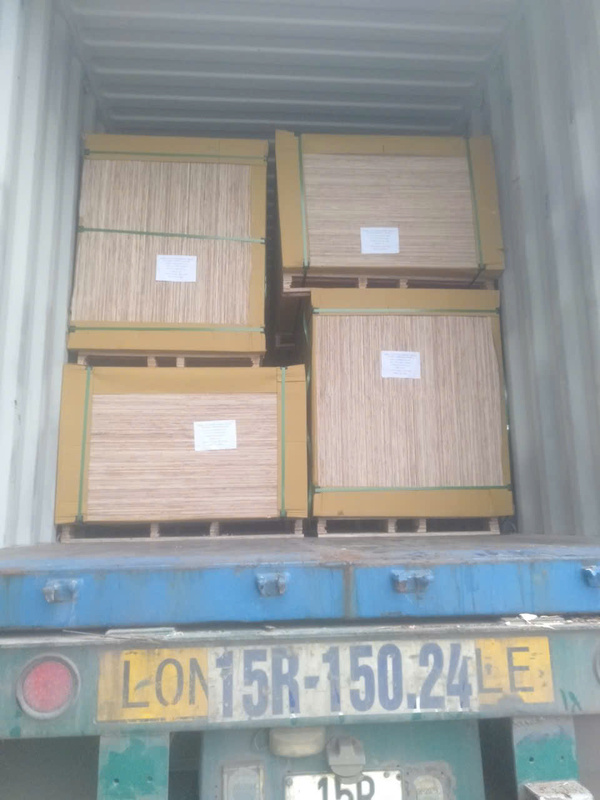 Hình ảnh đóng Container - Ván ép Kinh Bắc - Công Ty TNHH Đầu Tư Thương Mại Xuất Nhập Khẩu Kinh Bắc
