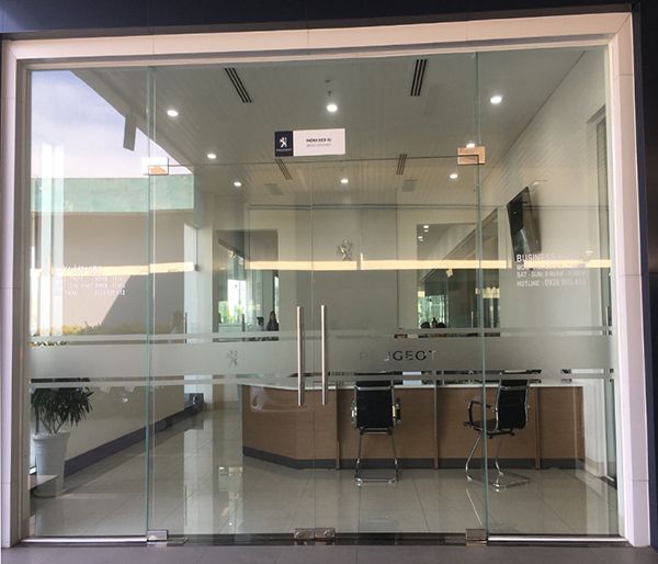 Cửa kính cường lực văn phòng - Kính Cường Lực Văn Thìn Glass - Xưởng Nhôm Kính Dân Dụng Bắc Ninh