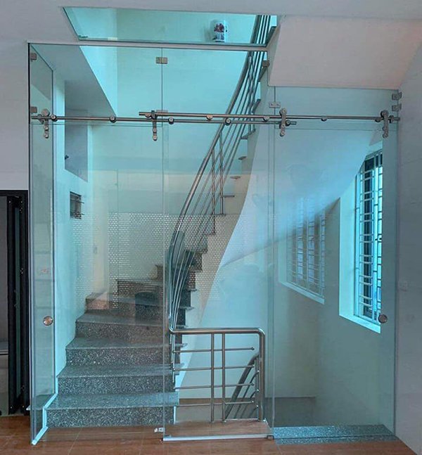Cửa kính cường lực cho cầu thang - Kính Cường Lực Văn Thìn Glass - Xưởng Nhôm Kính Dân Dụng Bắc Ninh