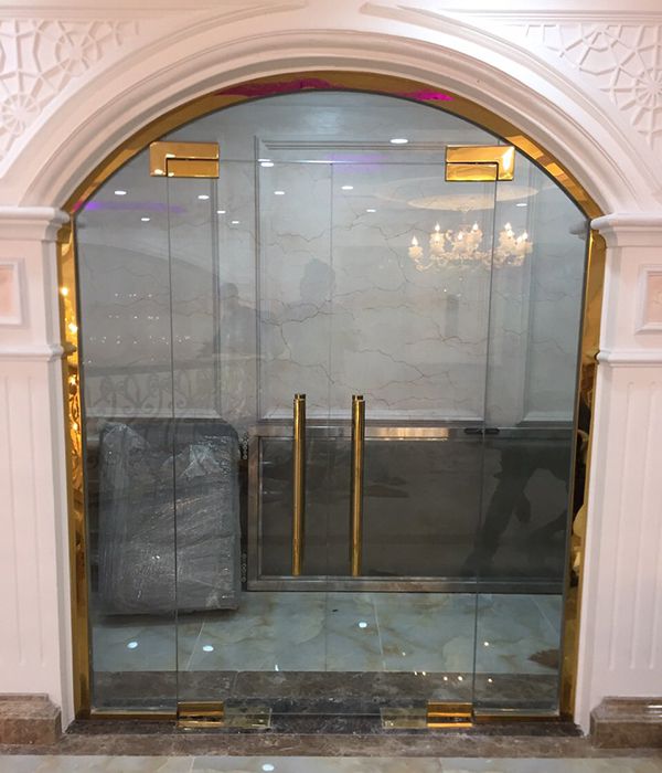 Cửa kính phụ kiện inox mạ vàng - Kính Cường Lực Văn Thìn Glass - Xưởng Nhôm Kính Dân Dụng Bắc Ninh