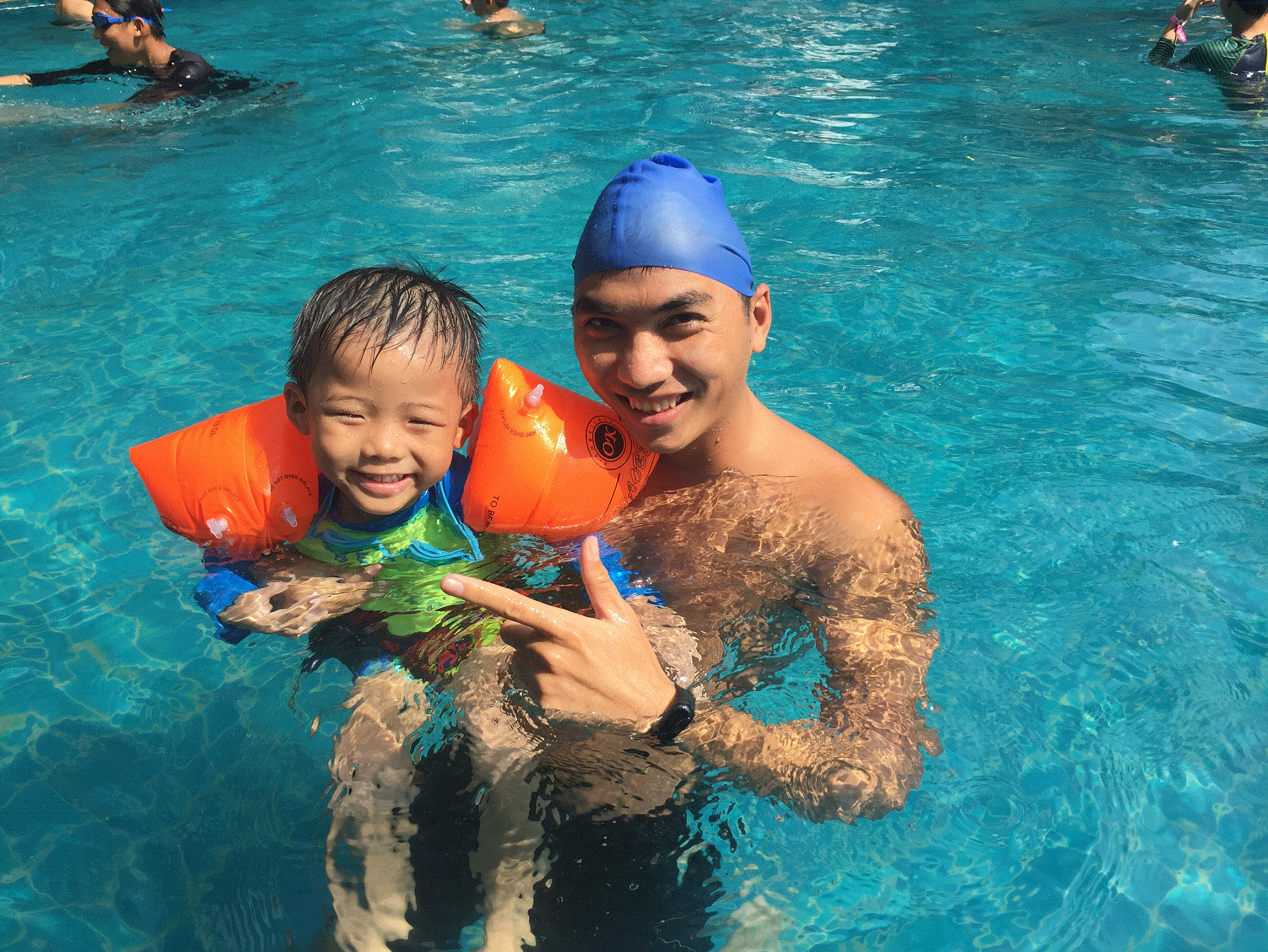 Dạy bơi trẻ em