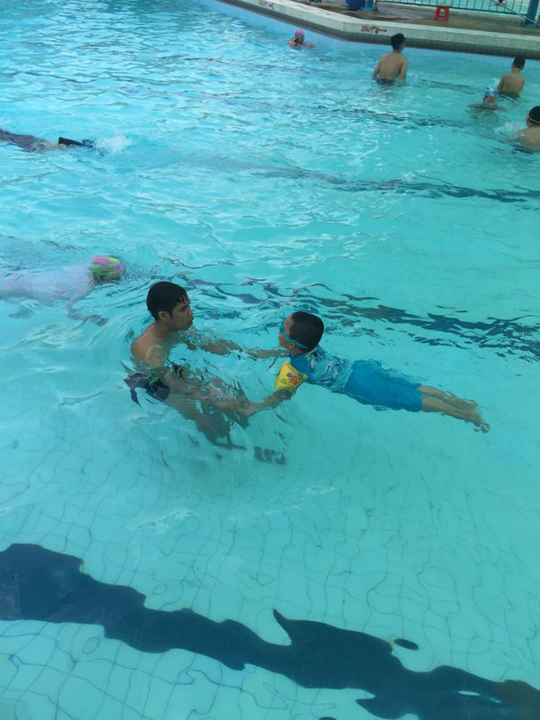 Kèm riêng từng học viên - Trung Tâm Dạy Bơi Trẻ Em Riêng Tại TP. HCM