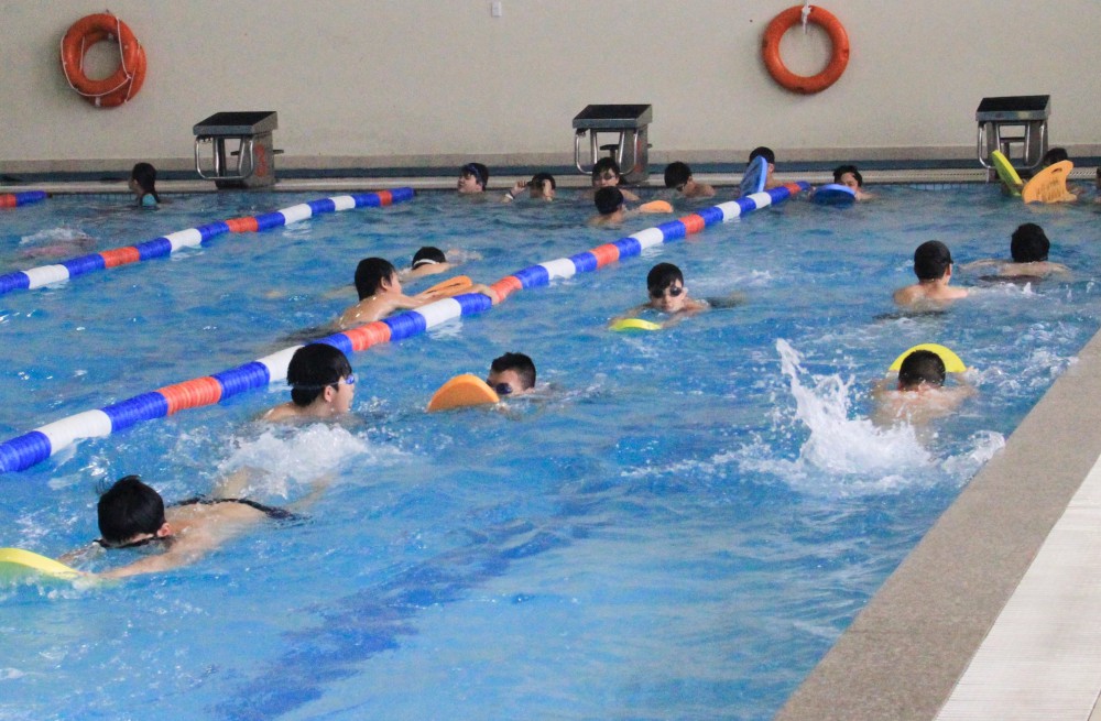 Đào tạo nhiều kỹ năng bơi - Trung Tâm Dạy Bơi Trẻ Em Riêng Tại TP. HCM