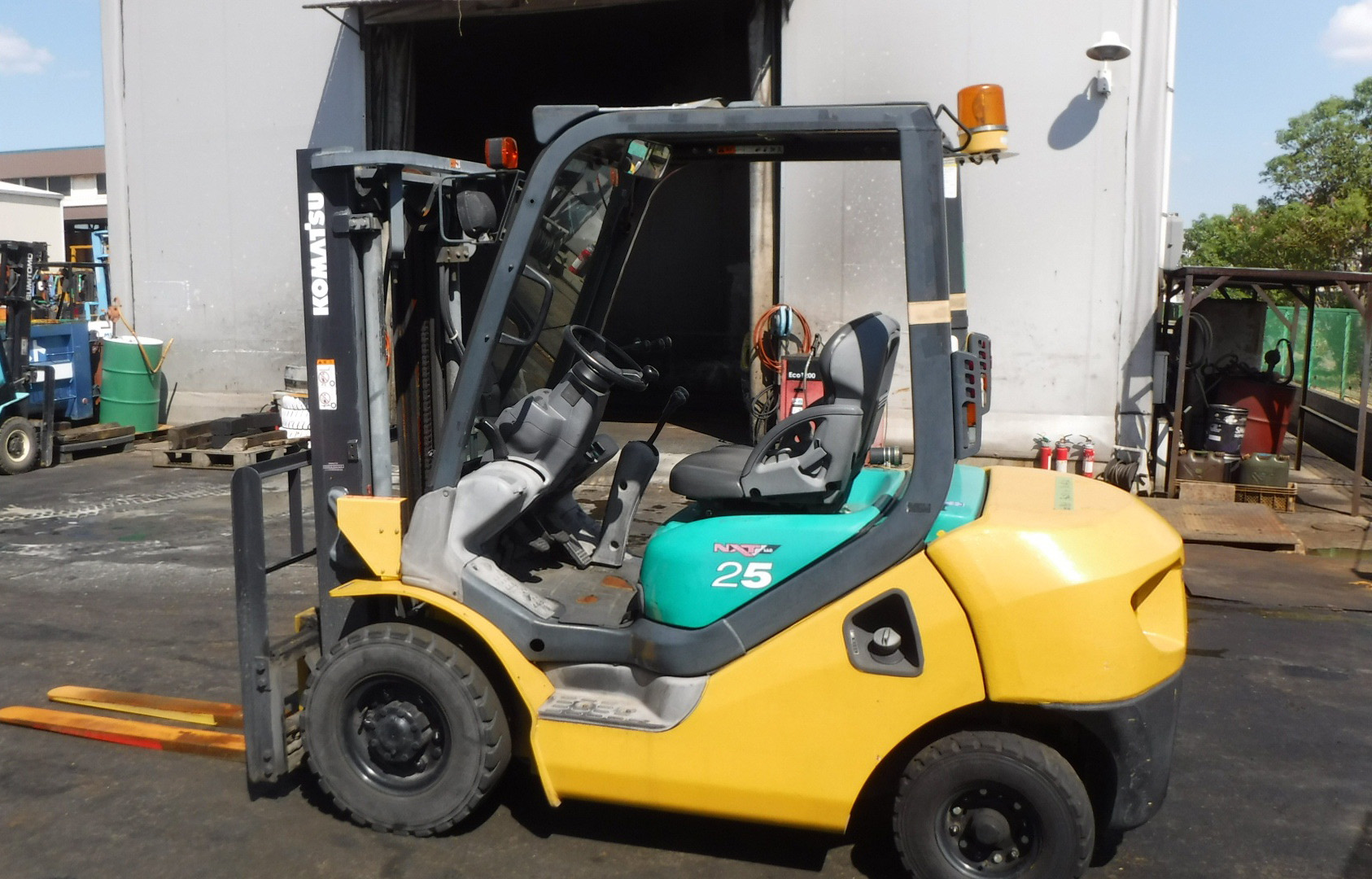 Xe nâng xăng KMT_FG25 - Ắc Quy Nhật Mai Group - Công Ty TNHH Nhật Mai Group
