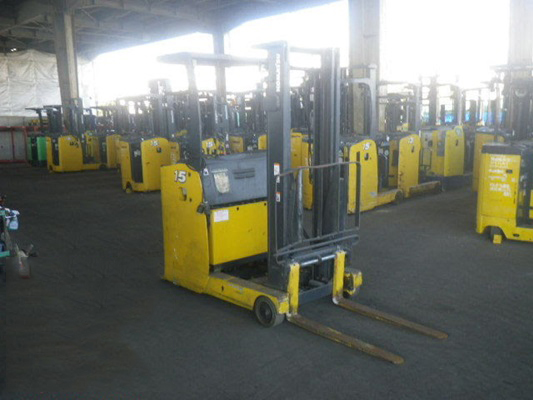 Xe nâng cũ 1.5 tấn đứng lái, năm 2009, nâng 3.5m hãng Komatsu - Ắc Quy Nhật Mai Group - Công Ty TNHH Nhật Mai Group