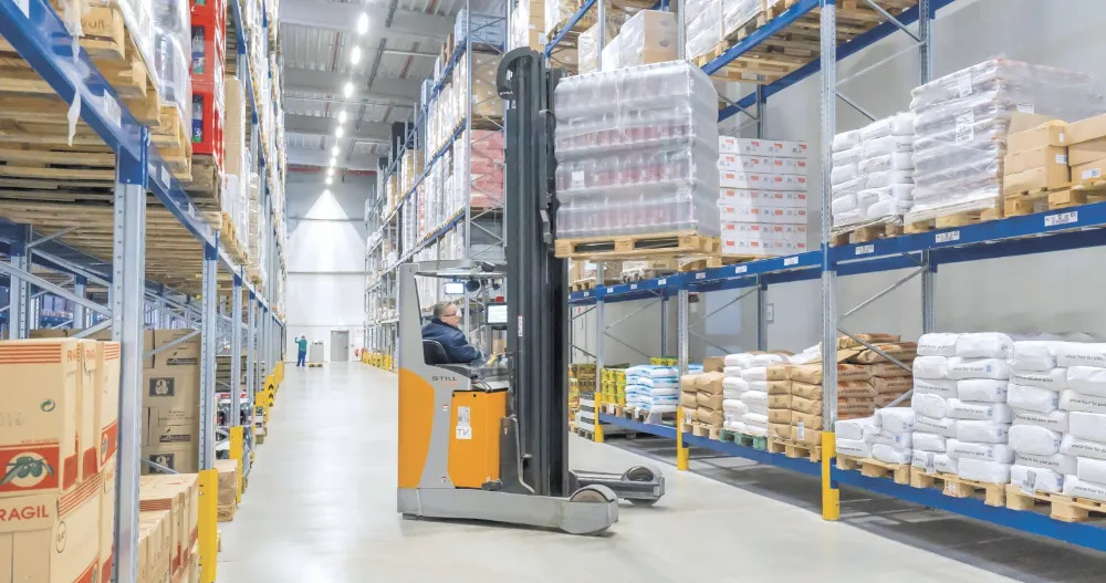 Xe nâng Reach Truck