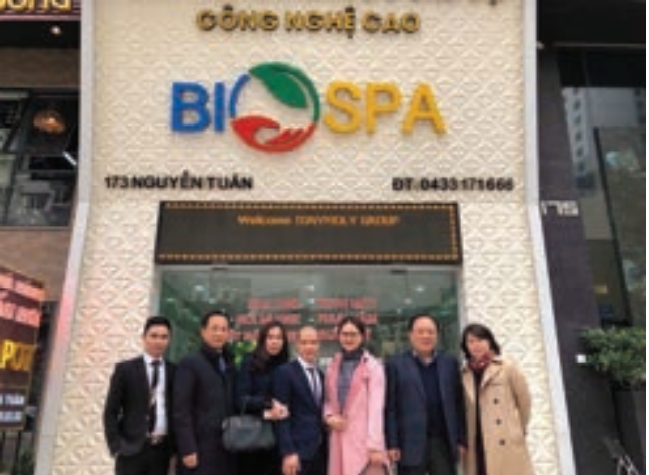 Đối tác Hàn Quốc thăm nhà máy Viet Huong Cosmetics