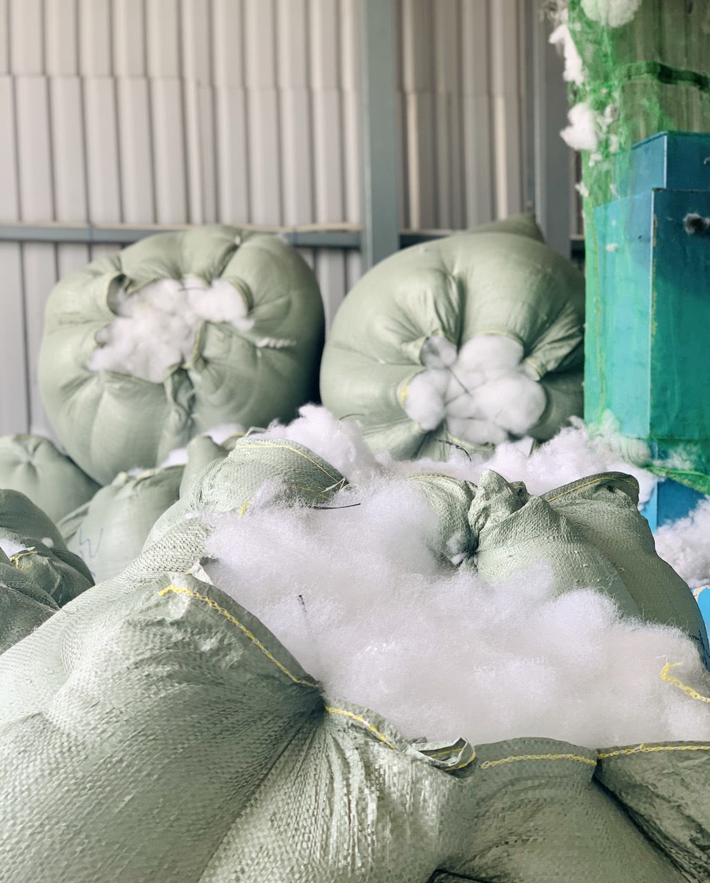 Bông gòn, vải làm gấu bông