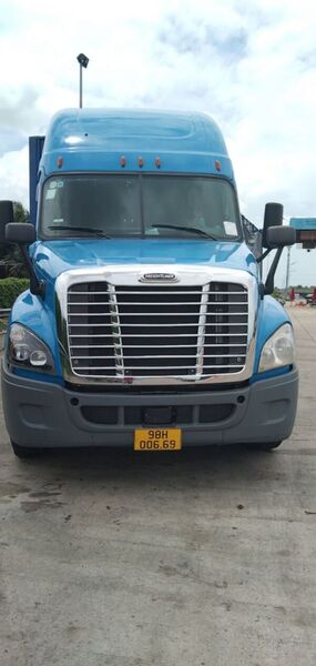 Nhà xe chuyển hàng bằng xe container