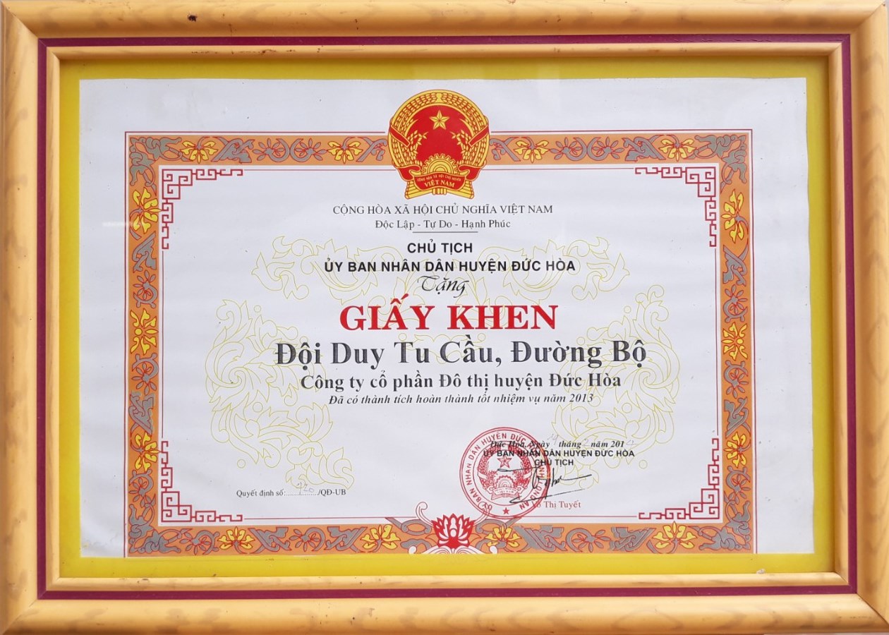 Bằng khen UBND tỉnh đội duy tu cầu đường năm 2013 - Dịch Vụ Môi Trường Đức Hòa - Công Ty Cổ Phần Đô Thị Đức Hòa