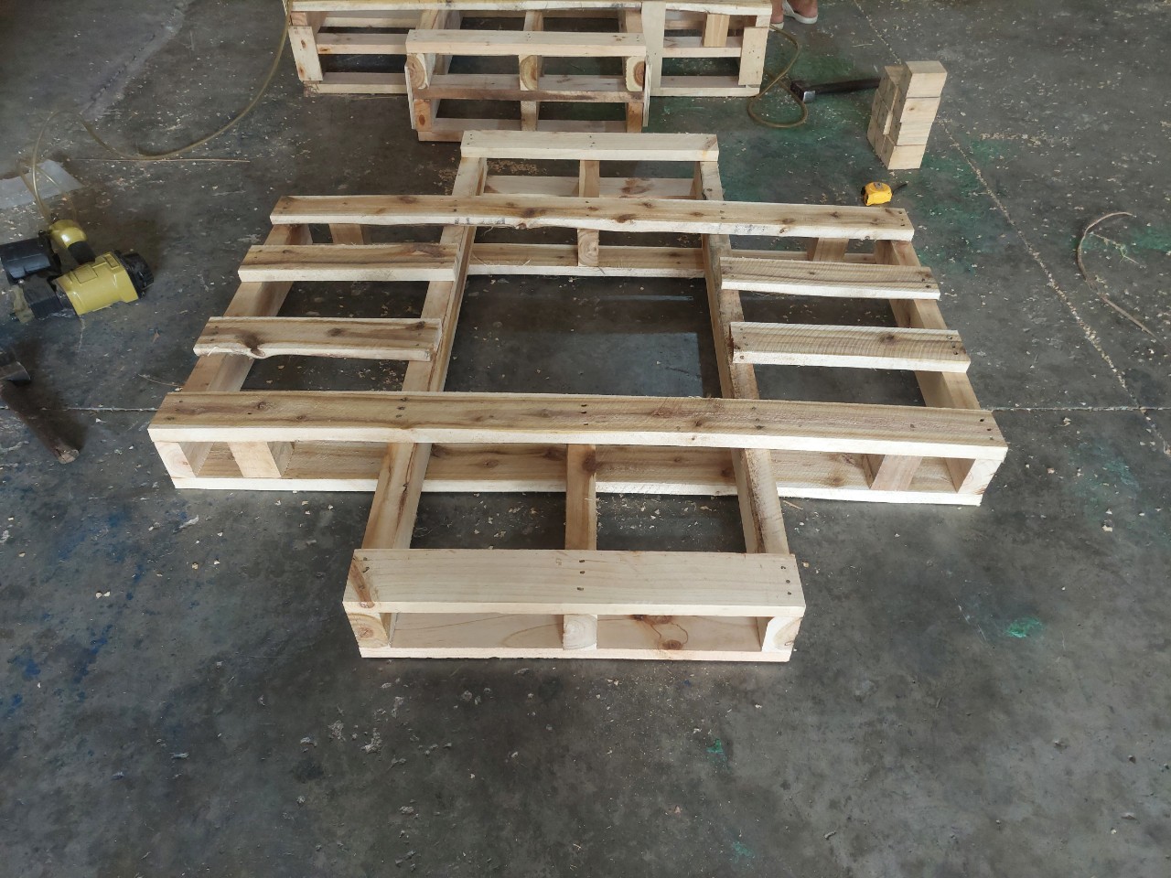 Pallet gỗ - Pallet Gỗ Vũ Khánh Linh - Công Ty TNHH Một Thành Viên Vũ Khánh Linh