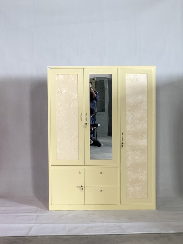 Tủ sắt quần áo