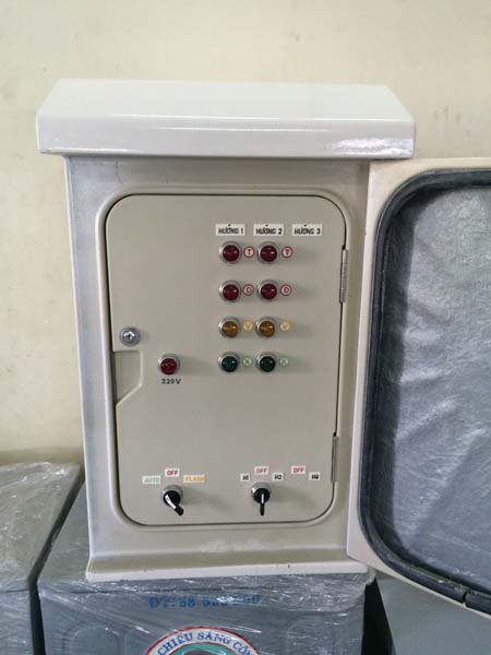 Tủ điều khiển THGT 2 pha - Đèn Giao Thông Thành Cơ - Công Ty TNHH Sản Xuất Cơ Khí Điện Xây Dựng Thương Mại Thành Cơ