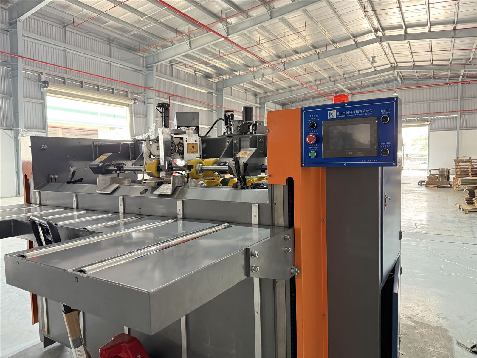 Máy đóng ghim bán tự động