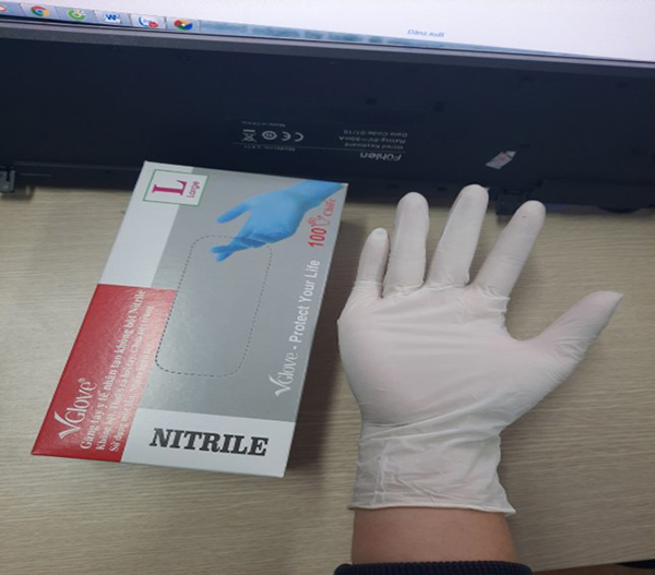 Găng tay Nitrle không bột trắng - Công Ty TNHH MTV Sản Xuất Và Thương Mại Phát Thành Nam